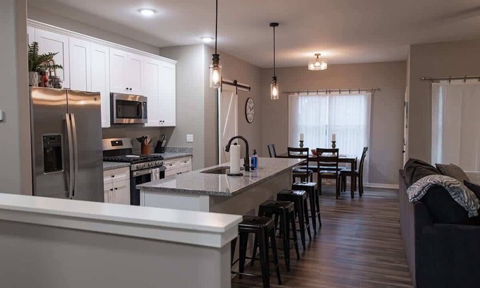 Sycamore Condo | Spacious 3 bedroom condo with King Master Suite in Sycamore