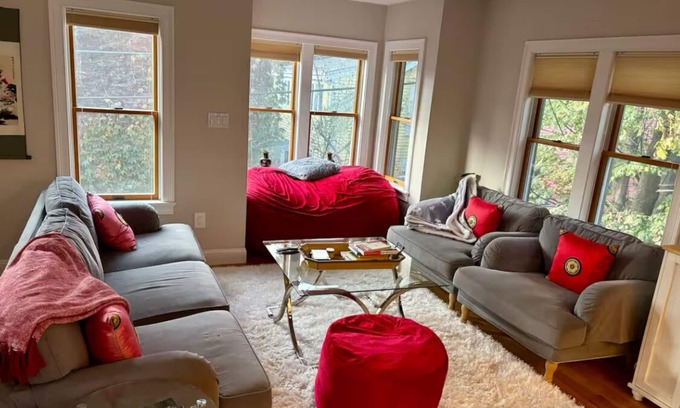 The Port House | Spacious 3-bedroom house with WiFi, AC in Cambridge- walk to Harvard/MIT+parking