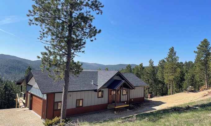 Lead Cabin | Spacious, 3 bedroom private cabin on 6 acres. Near Mickelson trail & Deadwood