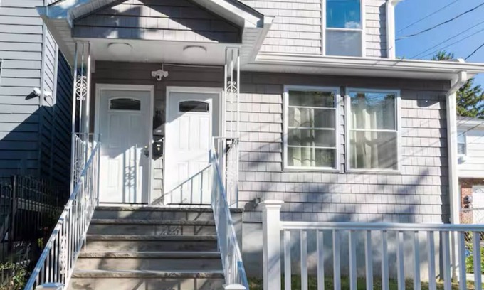 Lower Vailsburg Apartment | Spacious 3-bedroom with AC and WiFi in fabulous Newark