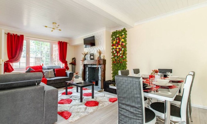 Wainscot House | Spacious 3-bedrooms 2 bathrooms house. Sleeps 6-8 people with WiFi, Netflix etc