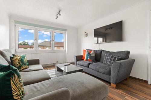West Ham Apartment | Spacious 3BR Flat in East London,7min to Tube