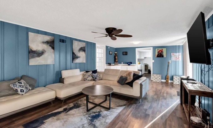 Gulfport House | Spacious 3BR Gulfport Retreat Sleeps 6 RV Parking + Backyard