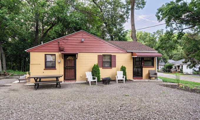 Miller Beach Cottage | Spacious 3BR House With Firepit & Grill, Near Beach