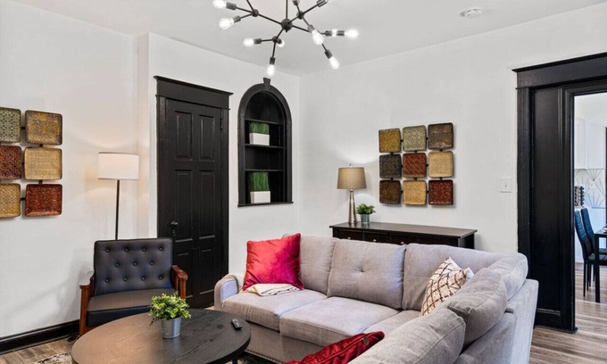 Germantown House | ✨ Spacious 3BR Retreat in Central Philly | Free Parking & Comfort