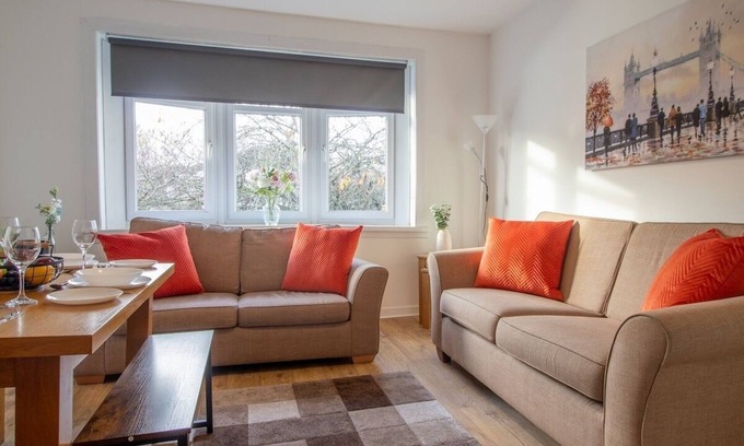 Hamilton Apartment | Spacious 4-Bed Flat in Hamilton, Close to Glasgow
