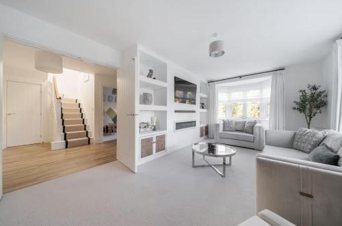 Moggerhanger House | Spacious 4 Bed Home for Contractors & Families