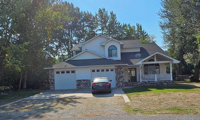 Absarokee House | Spacious 4-bedroom house in charming Absarokee with WiFi, AC, walk downtown