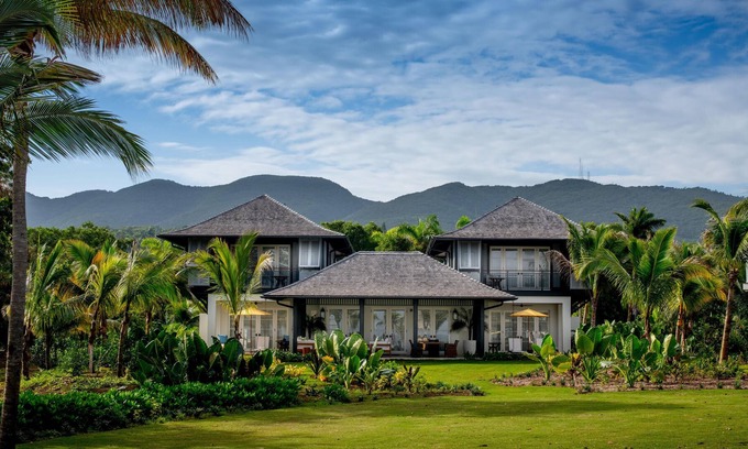Montego Bay Resort | Spacious 4 bedroom suite,wet bar,private patio and wrap-around balconies