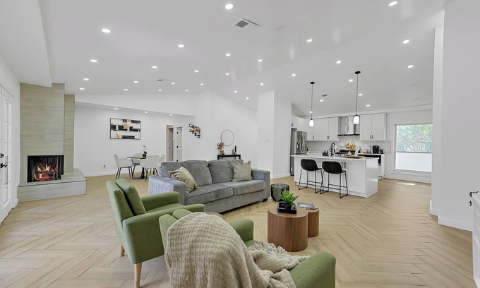 Northwest Dallas House | Spacious 4-bedroom Modern house in phenomenal Dallas