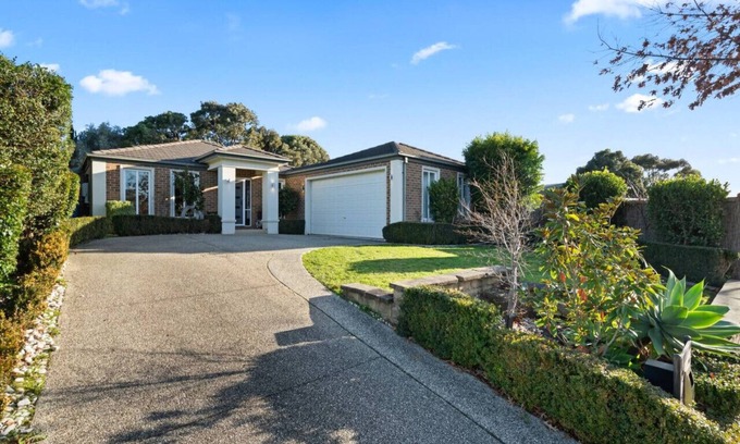 Berwick House | Spacious 4BR House with Cinema, Spa & fireplaces