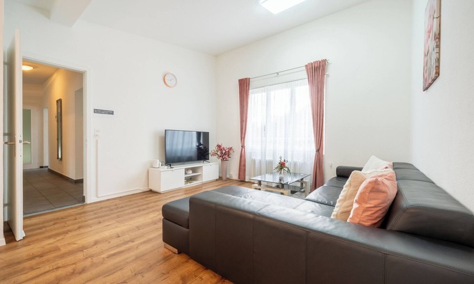 Aarau House | Spacious 5-bedroom house in superb 5 min Aarau with WiFi