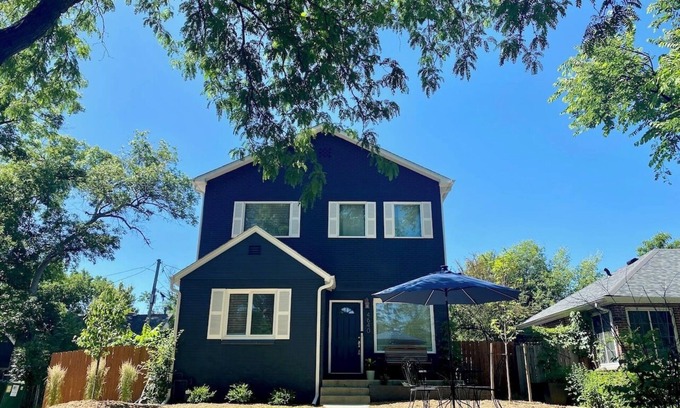 South Park Hill House | Spacious 5 bed/4 bath in Gorgeous Park Hill