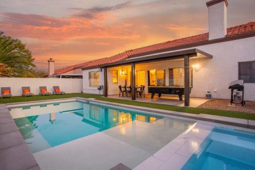 North Las Vegas House | Spacious 5 Bedroom House with Heated Pool and Jacuzzi