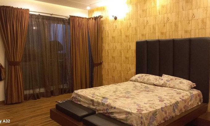 Lahore House | Spacious 5-bedroom house in fabulous Lahore with WiFi, AC