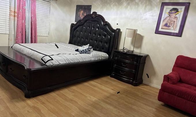 Casas Adobes House | Spacious 5-bedroom house -A place to call home with 5 tvs!