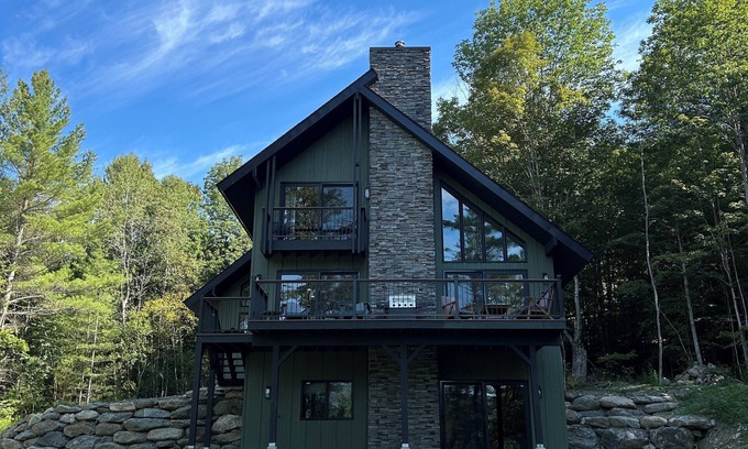 Rochester Ski Chalet | Spacious 5 bedroom Mountain Chalet with Sauna