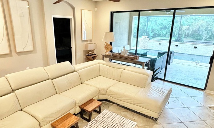 Wesley Chapel House | Spacious 5-br, 3ba house in Wesley Chapel with AC, WiFi & pool