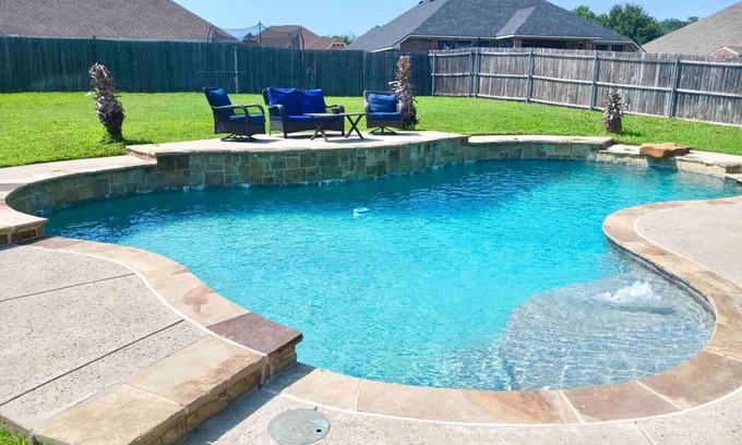 South Arlington House | Spacious 6-bedroom house with pool and hot tub and theater room next to stadium!