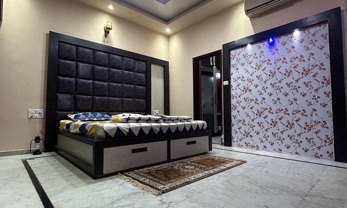 Jaipur District Apartment | Spacious 6-bedroom apartment in gorgeous Jaipur with AC, WiFi