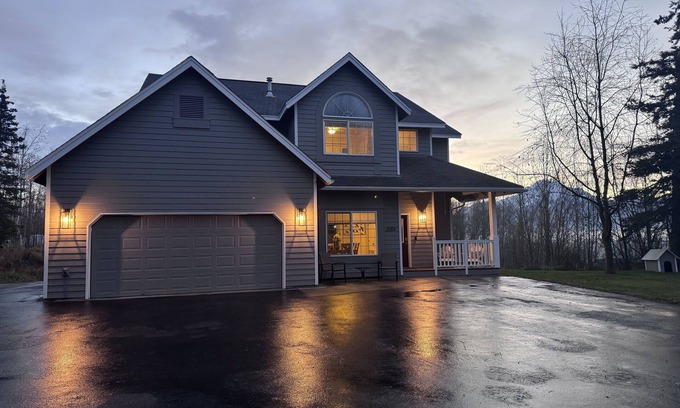 Gateway House | Spacious Alaskan RetreatnNo Extra Cleaning Fees!