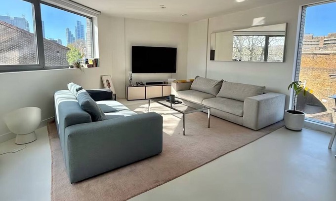 Prince's Apartment | Spacious and bright apartment in Central London