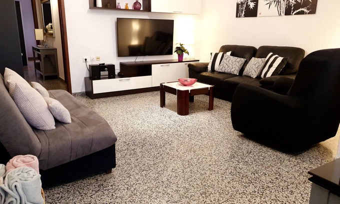 Ruzafa Apartment | Spacious and central apartment with terrace, very comfortable, for families.