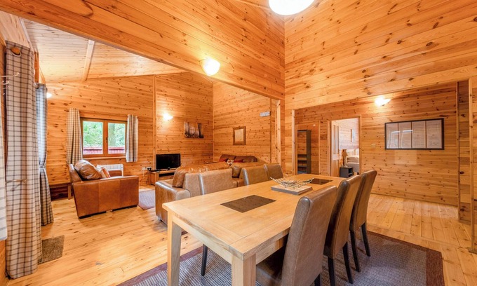 Overton-on-dee Ski Chalet | Spacious and comfortable lodge with contemporary styling.