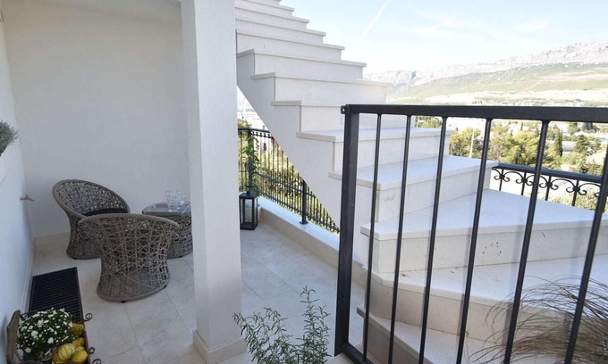 Vranjic Apartment | Spacious and comfortable apartment, 3 km outside the historical centre of Split