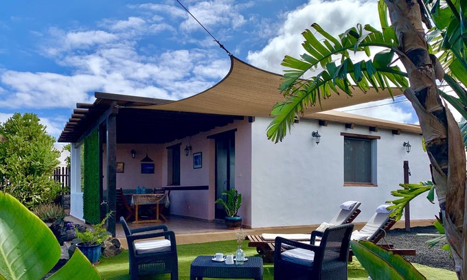 Lajares Villa | Spacious and independent villa with private garden in Lajares.