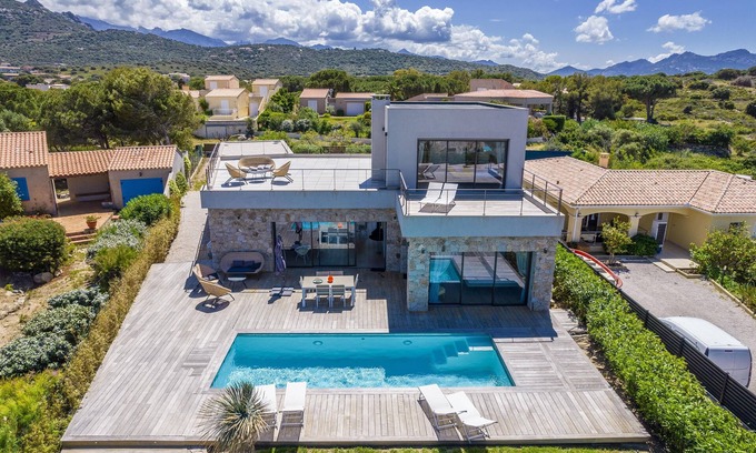 Marine de Saint Ambroggio Villa | SPACIOUS AND LUMINOUS CONTEMPORARY VILLA WITH SWIMMING POOL!