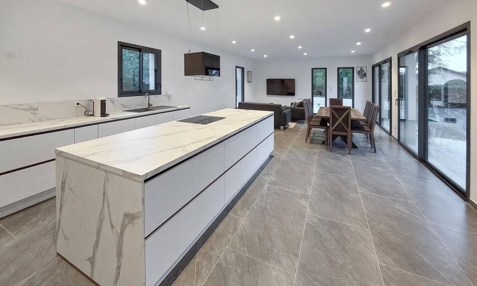 La Boisse House | Spacious and modern architect-designed house with pool and large terrace in the Lyon region.