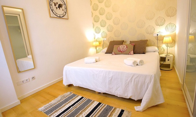 La Llotja-Born Apartment | Spacious Apartment in Palma Old Town, Fully Equipped, Wifi, AC, Central , Bright