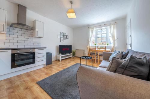 Bishop's Stortford Apartment | Spacious Apartment, near Stansted Airport & Bishops Stortford Town Centre, Comfy for Contractors and Relocators