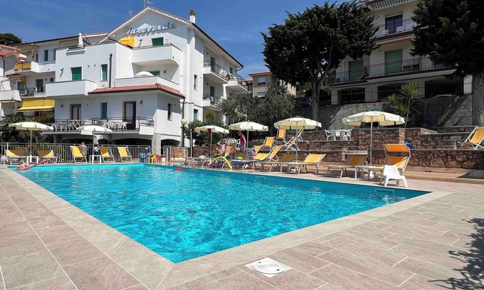 Pietra Ligure Apartment | Spacious apartment with sea view, pool, parking space