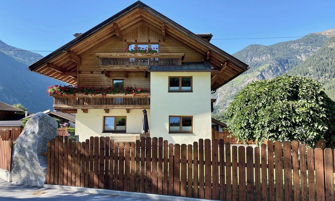 Umhausen Apartment | Spacious apartment for up to 9 people with garden