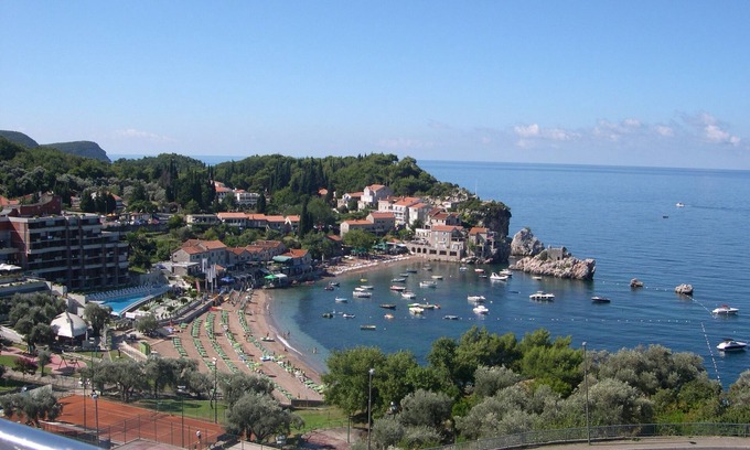 Przno Apartment | Spacious Apartment with Sea Views and Mountain Views