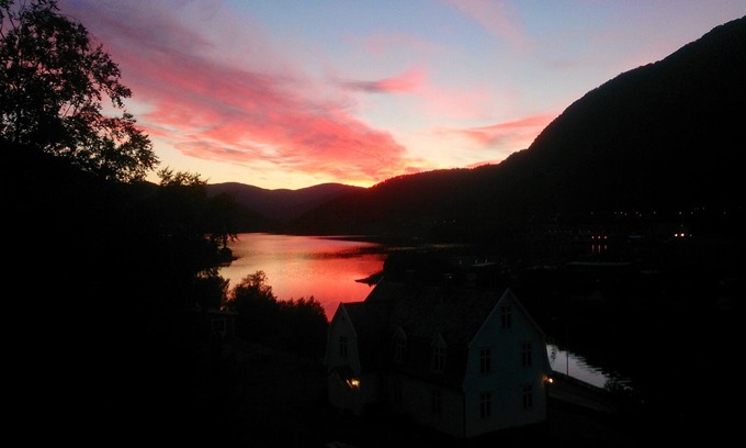 Forde Bed & Breakfast | Spacious Apt with Fjord view.