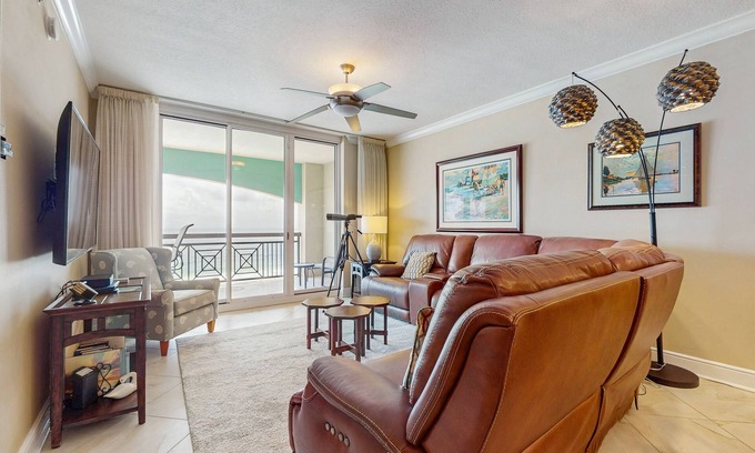 Fort Walton Beach Condo | Spacious beachfront condo with full kitchen, shared pool and beach access