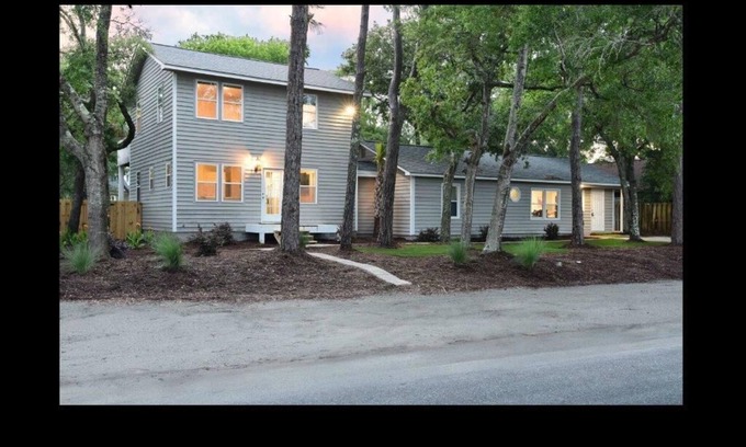 Tranquil Harbour House | Spacious & Beautiful 7BR/4BA Home- Pool and Fire Pit-Sleeps 18