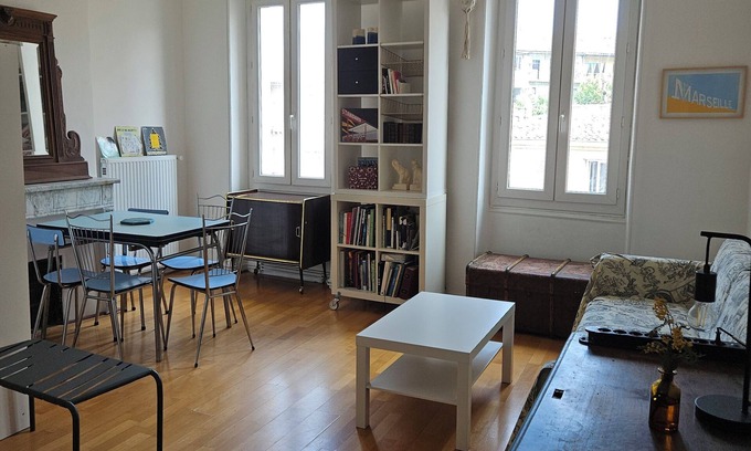 Noailles Bed & Breakfast | Spacious, bright and central self-contained studio in a chambre d'hôte
