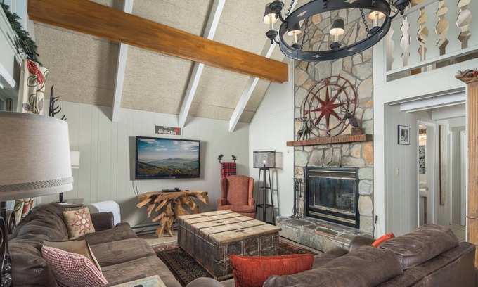 Beech Mountain House | Spacious Chalet Near Slopes – Sleeps 10, Pet Friendly
