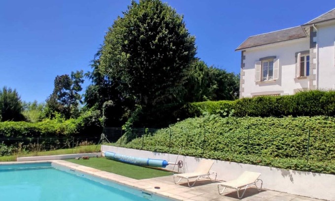 Auzances House | Spacious Character House with Pool – Sleeps 11 – Peace & Nature