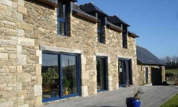 Locmaria-Plouzane House | Spacious, comfortable farmhouse facing the sea