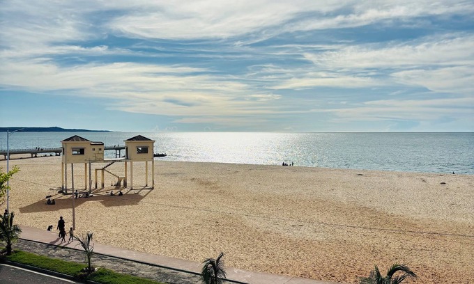 Mahajanga Apartment | Spacious, comfortable apartment. The seaside in the city!