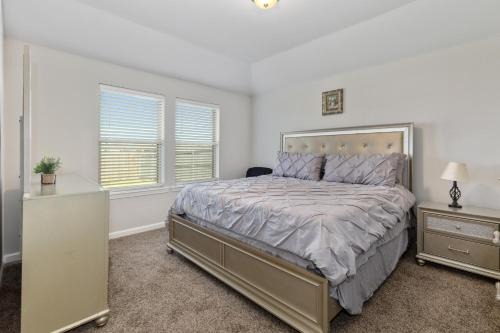Lake Charles House | Spacious & Comfy KING Bed with Garage in Lake Charles