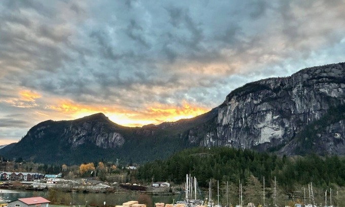 Squamish Apartment | Spacious condo located near WHISTLER, a 35-minute drive in central Squamish.