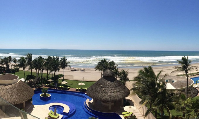 Diamante Condo | Spacious condo with Spectacular Ocean View, Beach access and Pool, sleeps 10