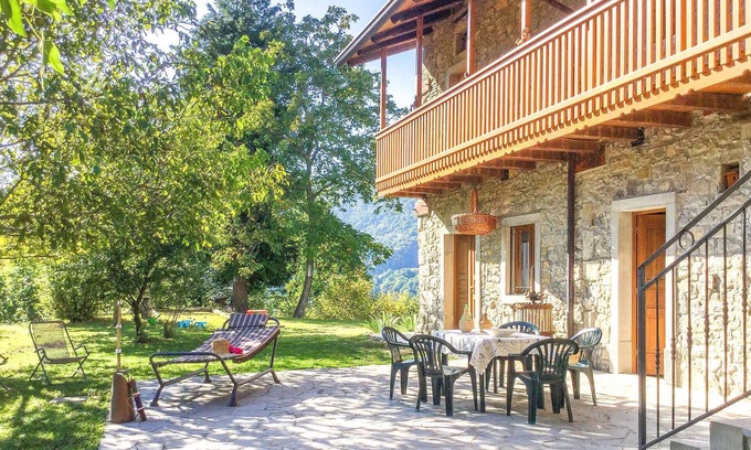 Grimacco House | Spacious cottage on large natural plot.