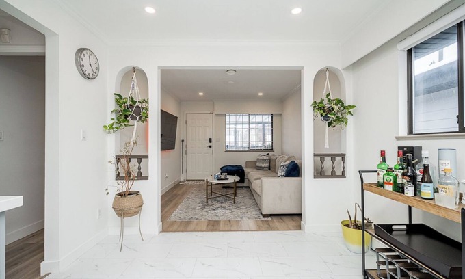 Sunset House | Spacious & Cozy Home In Heart Of Vancouver